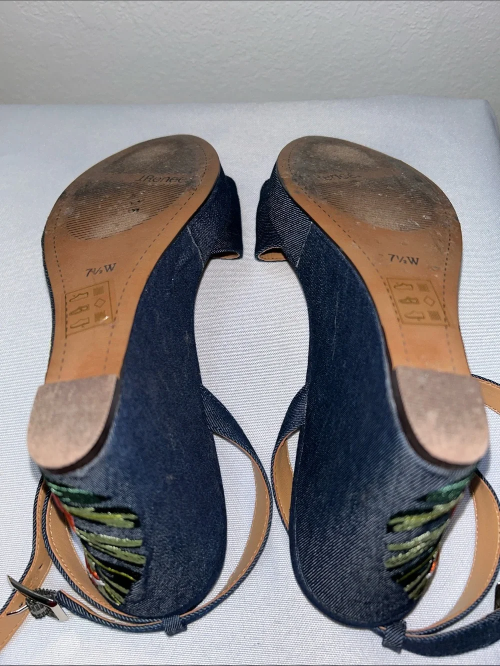 J. Renee EUC White with Toucan Sea Greens Burlap Look Platform Wedge Sz 7.5 Wide